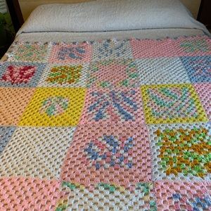 Vintage large granny squares baby Afghan blanket